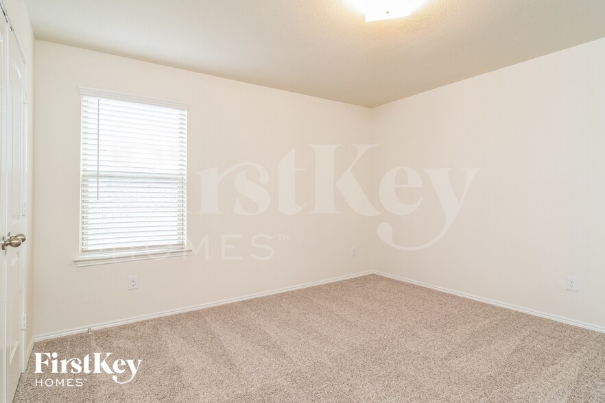 Building Photo - 1045 N Churchill Dr