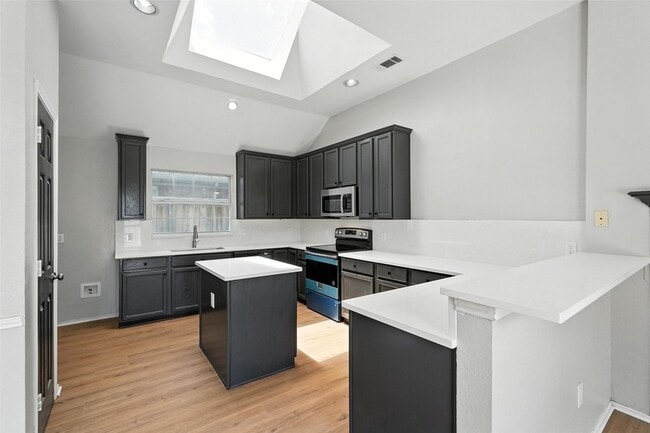 Building Photo - 10405 Belfort Dr