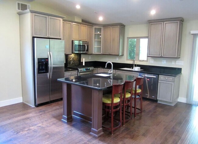 Building Photo - Charming Hillcrest Home with Private Yard in an Unbeatable Location