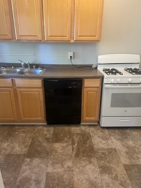 Kitchen - 1331 Christy Ave