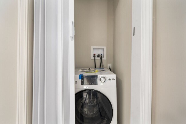 Building Photo - 741 Sullivant Ave