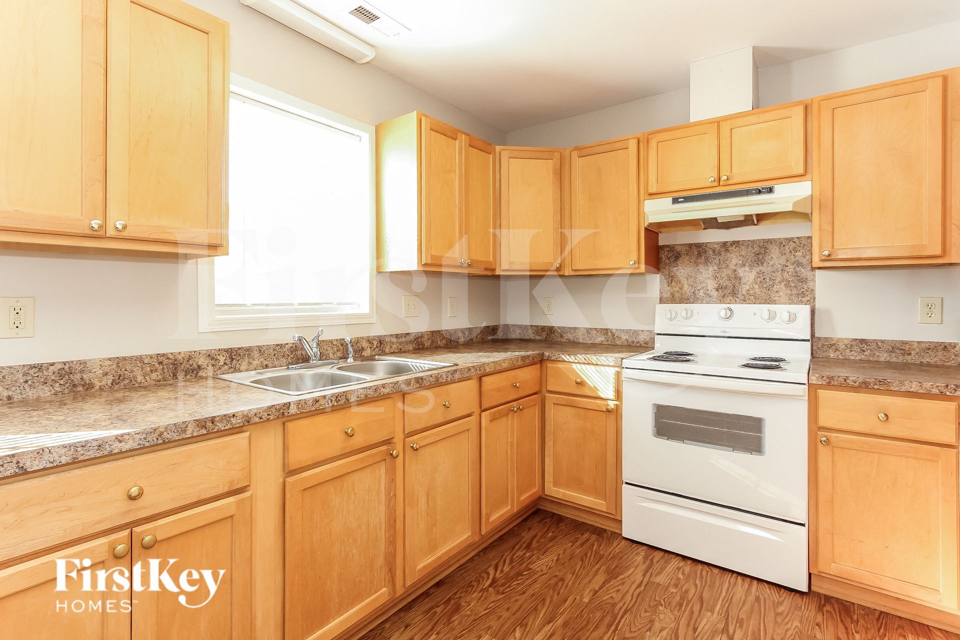 Building Photo - 1731 Parkdale Ave