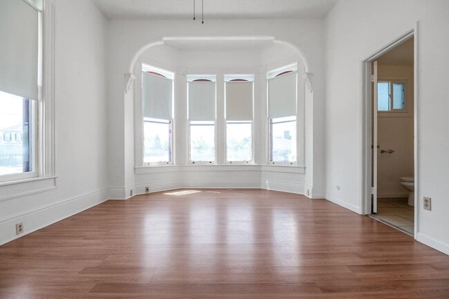 Building Photo - 1 Bedroom 1 Bath Walking Distance to Downtown Hanford