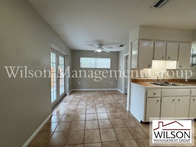 Building Photo - 623 Rugby St