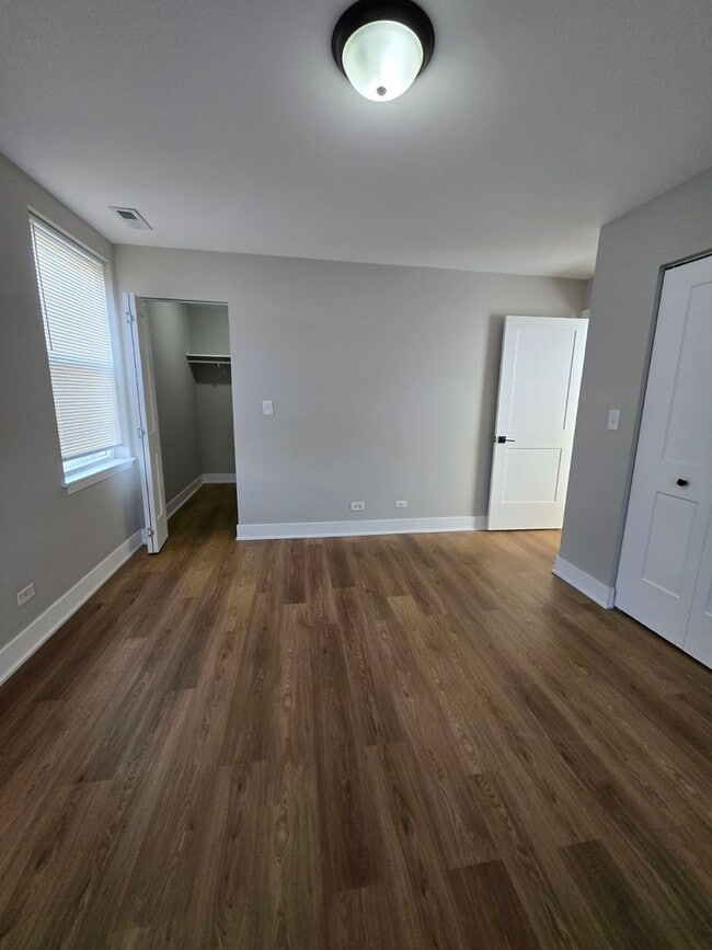 Building Photo - 3812 W Maypole Ave