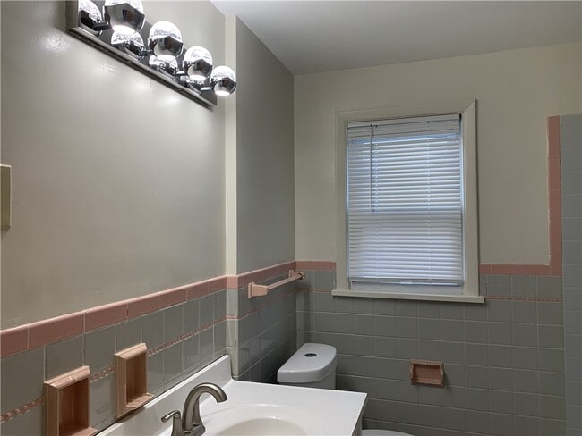 Building Photo - 80 Abington Rd