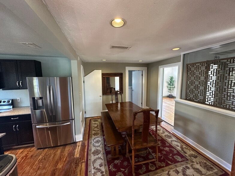 Dining - 1822 W 35th St