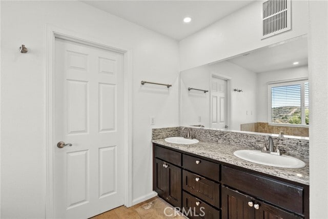 Building Photo - 1138 Lakeview Dr