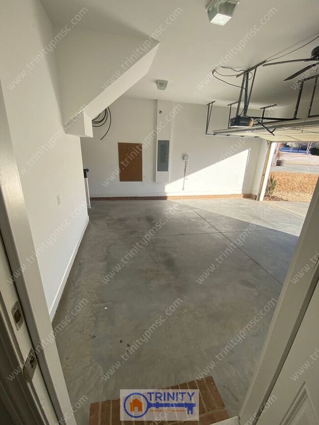 Building Photo - Bonus Room Above Garage! Ask about our Sec...