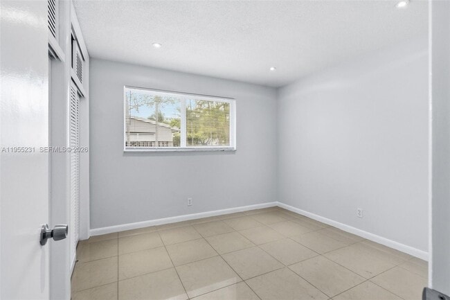 Building Photo - 808 NE 2nd St