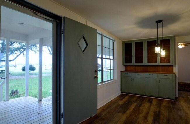 Building Photo - 2802 Co Rd 291