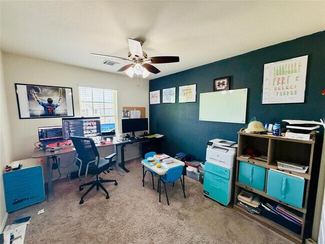 Building Photo - 13904 Osmarea Dr