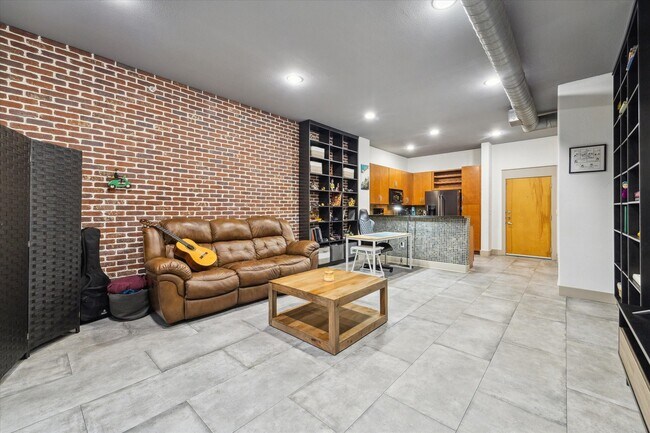 Building Photo - 1901 Post Oak Blvd