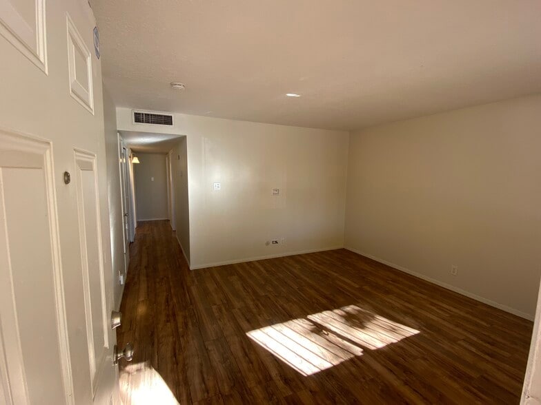 Building Photo - 11213 Chico Rd NE