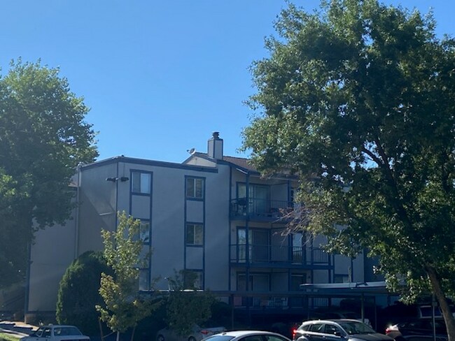Building Photo - 2555 Clearacre Lane #25-1