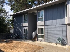 Building Photo - 421 Dana St