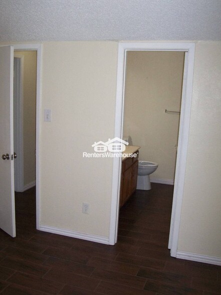 Building Photo - 1120 Southwestern Dr