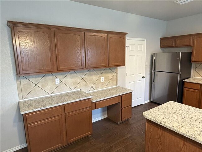 Building Photo - Large 4 bedroom / 2.5 bathroom home in Alamo Ranch