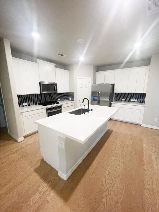 Building Photo - 13307 Rowan Grn Dr