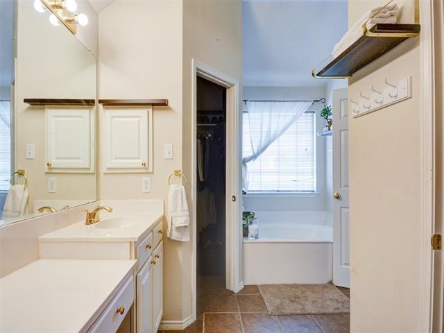 Building Photo - 4019 Bryson Dr