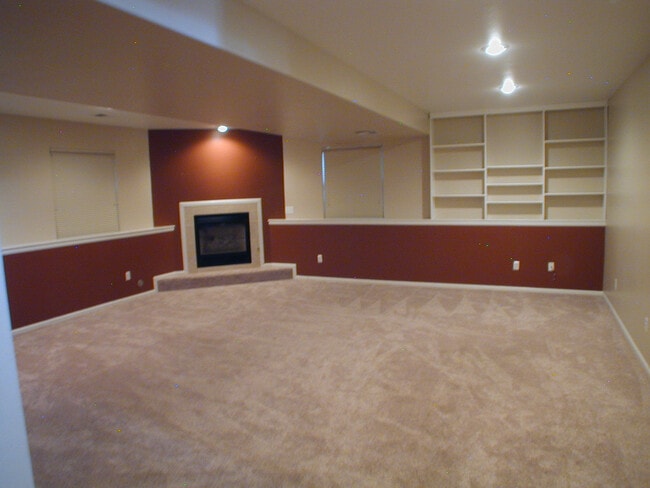 Building Photo - House For Lease