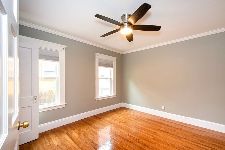 Building Photo - 181 Metropolitan Ave