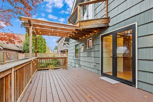 Building Photo - 4Bd/3Ba Seattle House