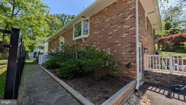Building Photo - 15715 Tierra Dr