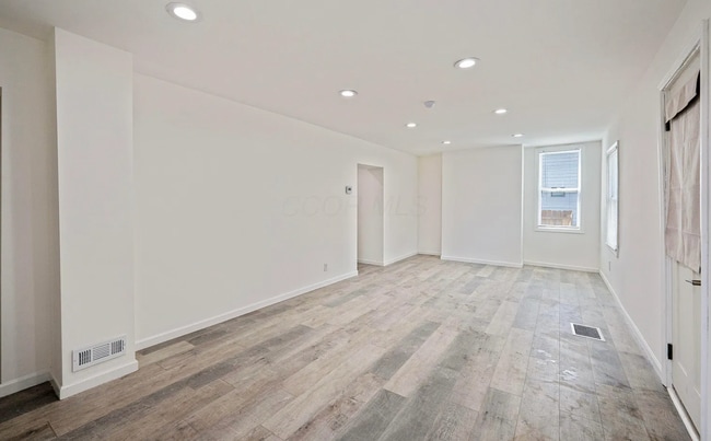 Building Photo - 28 S Wheatland Ave