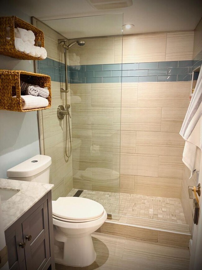 Building Photo - 605 Kensington Pl