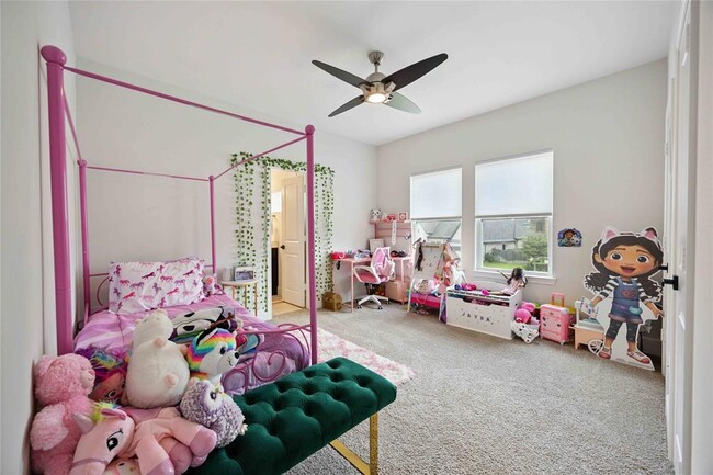 Building Photo - 9911 Regal Bend Dr