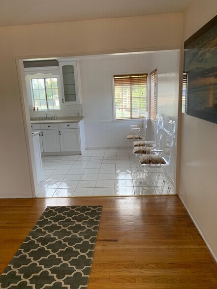 Building Photo - 253 5th Ave