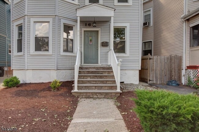 Building Photo - 163 Greenwood Ave