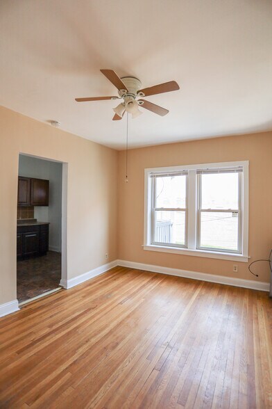 Building Photo - 4730 N Spaulding Ave