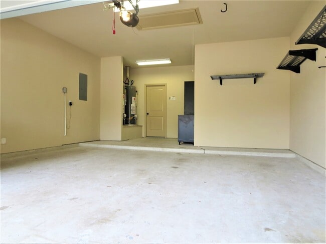 Building Photo - 18911 Cove Mill Ln