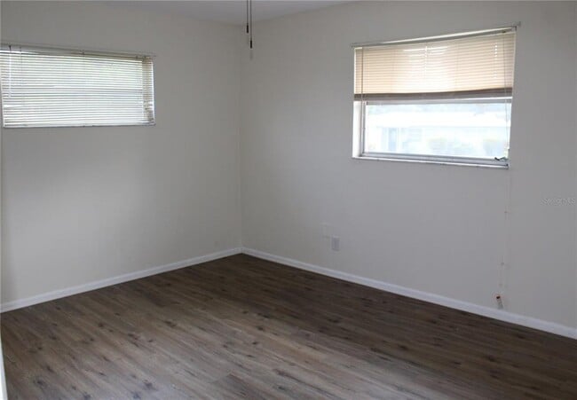 Building Photo - 1366 Windsor Dr