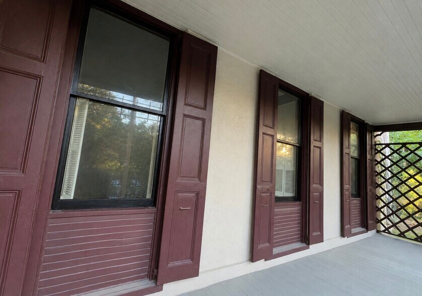 Building Photo - 38 E Penn St