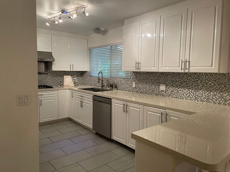 Building Photo - 4240 Fulton Ave