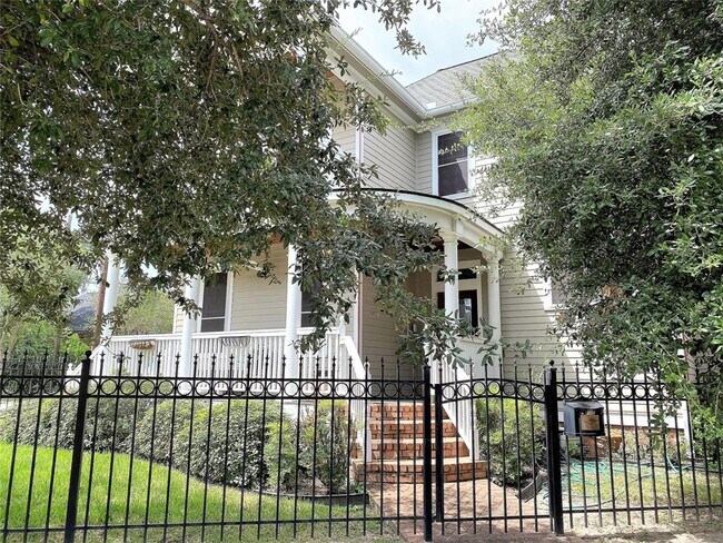 Primary Photo - 801 Sawyer St
