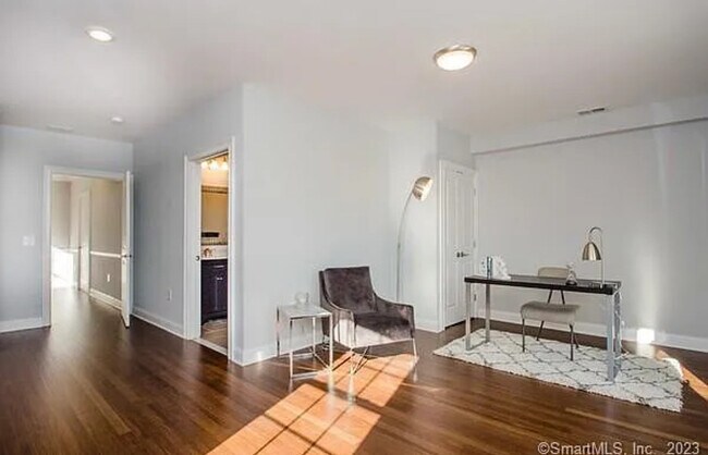 Building Photo - 777 N Main St