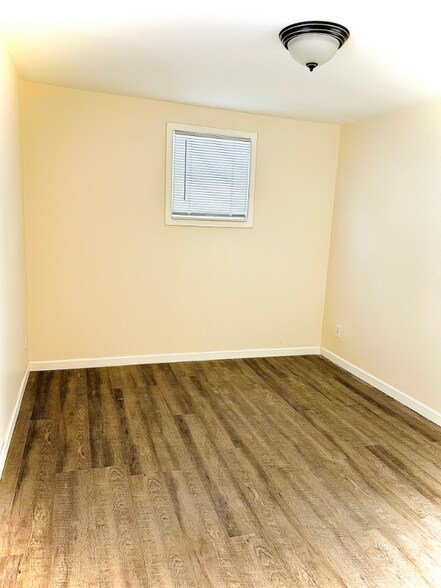 Building Photo - 110 W Willow Dr