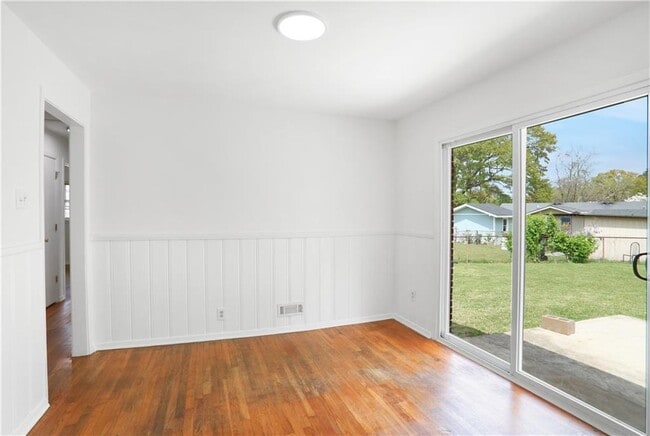 Building Photo - 3075 Stratford Arms Dr