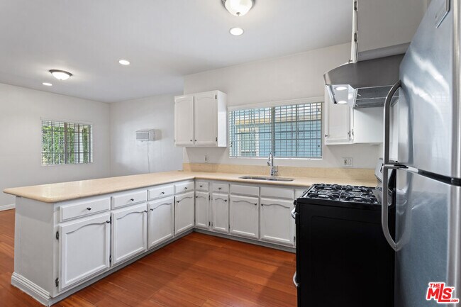 Building Photo - 3421 Walton Ave