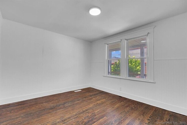 Building Photo - 84 Dewey St