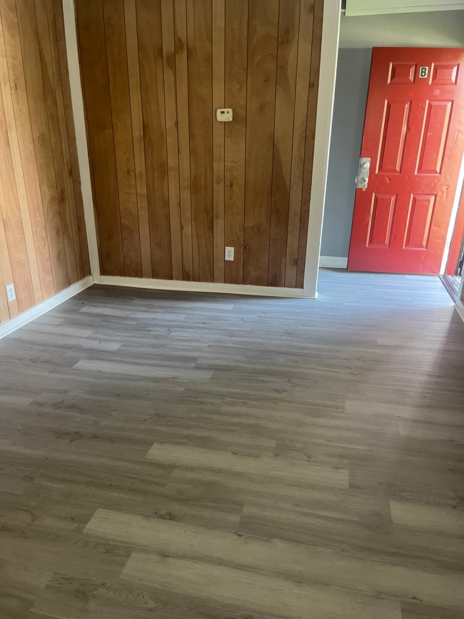 Building Photo - 2107 Meriwood Dr