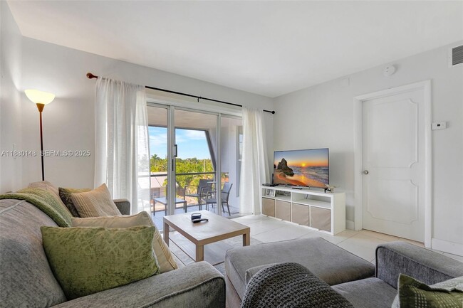 Building Photo - 2970 NE 16th Ave