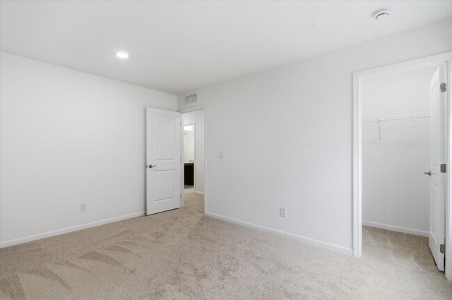 Building Photo - 709 Risdon Trail S