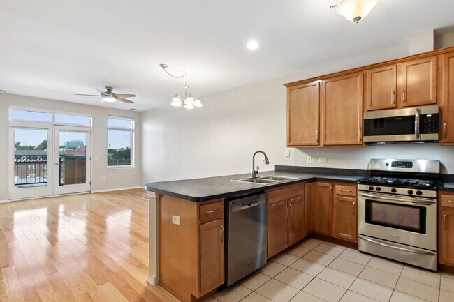Building Photo - 106 S Ridgeland Ave