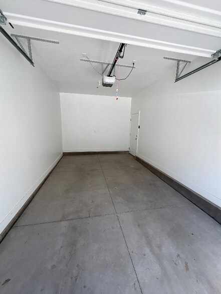 Building Photo - 5801 S Garnet Dr