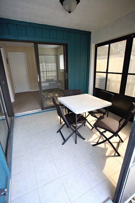 Building Photo - 4 Lake Forest Pl